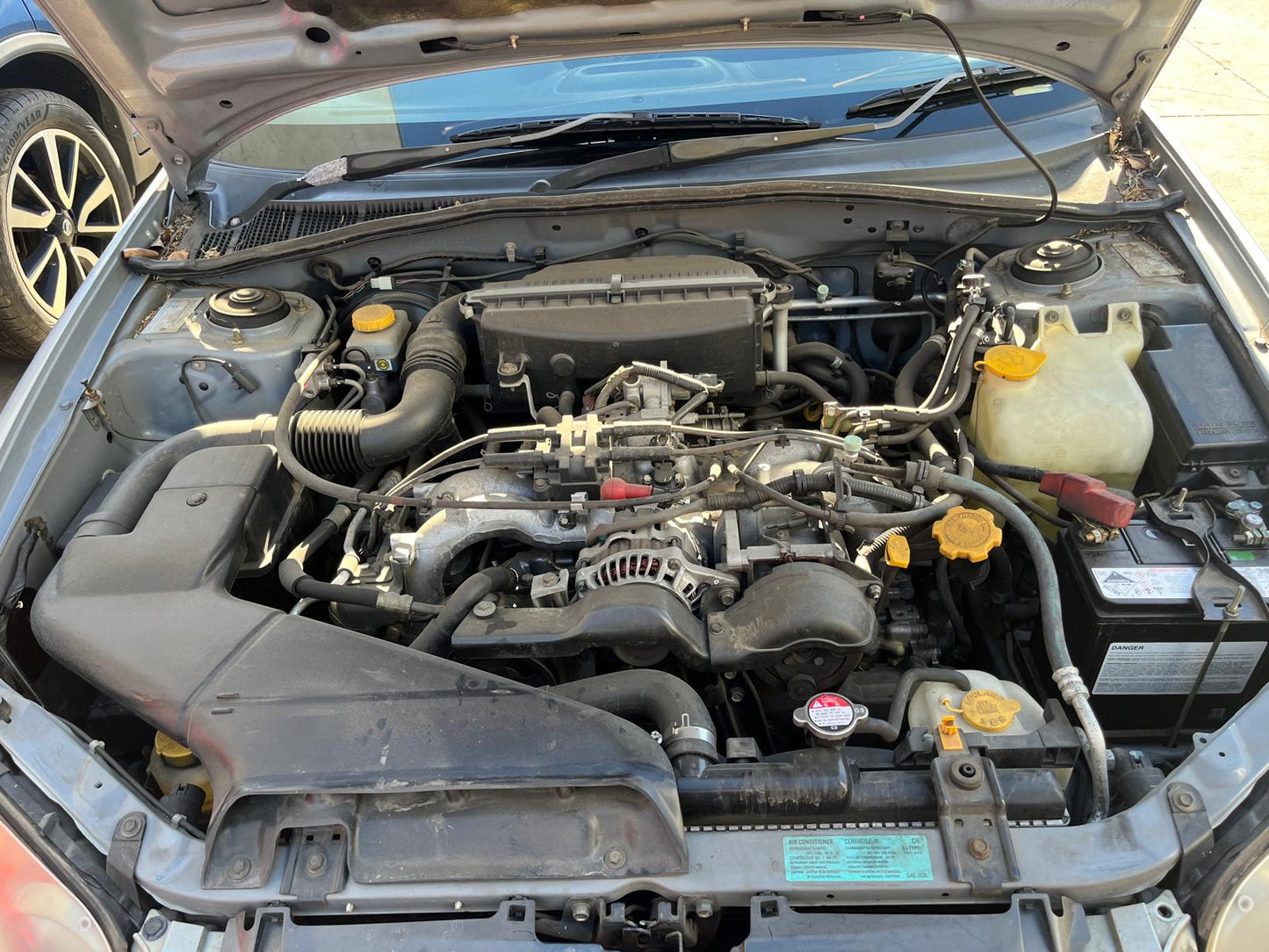 Wrecking/Dismantling Subaru Impreza GG hatch 2005 silver 2.5L Petrol - ACW270