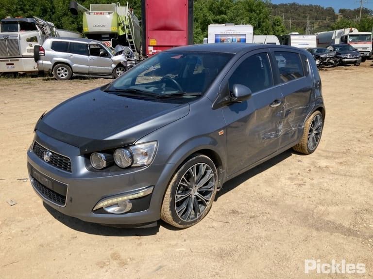 HOLDEN BARINA TM 5DR HATCH 2014 PETROL AUTO - Hub Assembly LHF TM709927-LHFHU