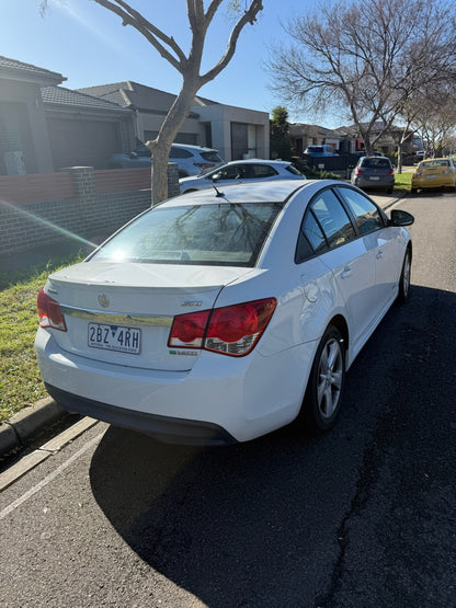Wrecking/Dismantling Holden Cruze JH 2013 White sedan 1.4L petrol FWD Auto - ACW257