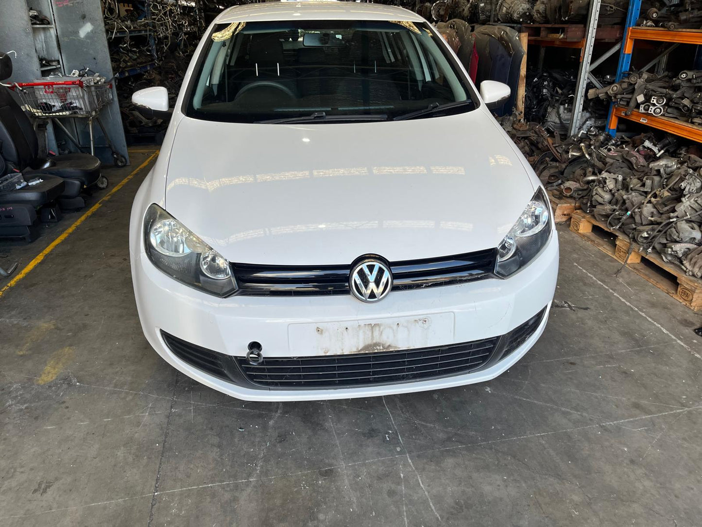 VOLKSWAGEN GOLF Mk6 2011 white - Left Front Door - AU-219-VW-3LP-D-A