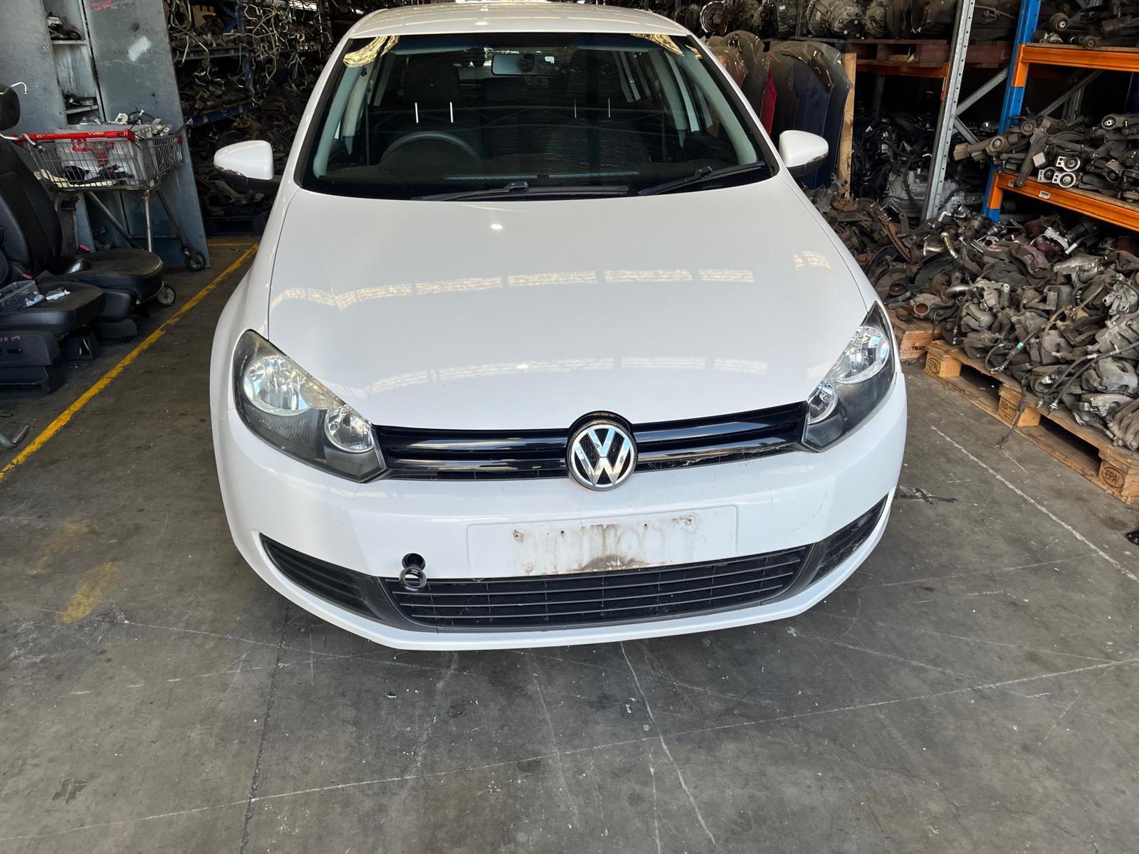 VOLKSWAGEN GOLF Mk6 2011 white - Left Front Door - AU-219-VW-3LP-D-A