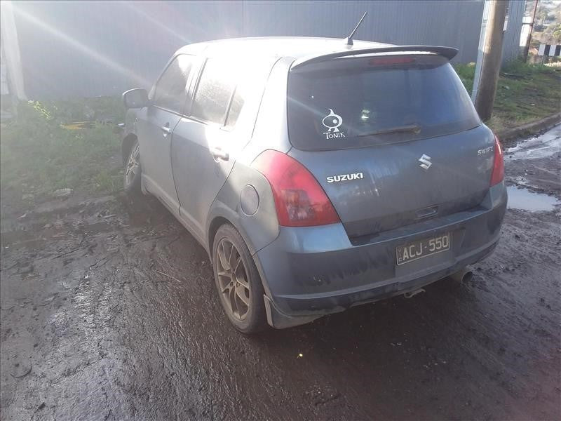 SUZUKI SWIFT FZ 2006 white - Left Front Door - AU-219-SZ-3LP-D-A
