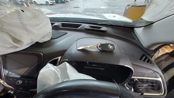 HOLDEN EQUINOX (EQ) 2.0 AWD 2018 white - Power Window Switch - Main - AU-219-HL-58-D-S
