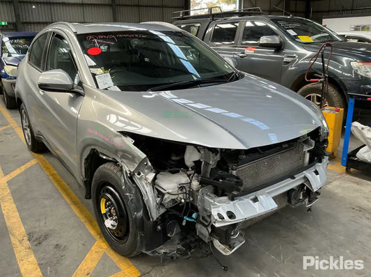 Wrecking/Dismantling HONDA HR-V Wagon (RU) 1.8 (RU58) 2015 silver - AU-219-HO-11