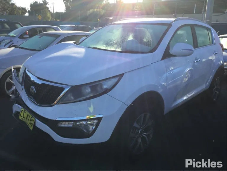 KIA SPORTAGE SL 2015 white - Left Front Door - AU-219-KI-3LP-D-A