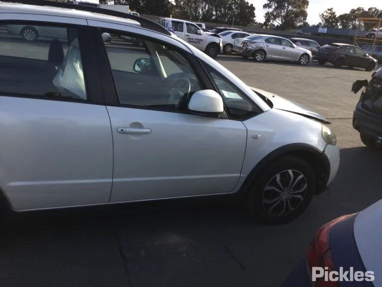 SUZUKI SX4 RW420 2009 white - Left Front Door - AU-219-SZ-4LP-D-A