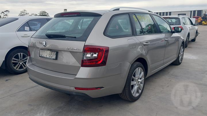 SKODA OCTAVIA III Combi (5E5, 5E6) 1.4 TSI 2018 grey - Front Bumper - AU-219-SK-2-C-B