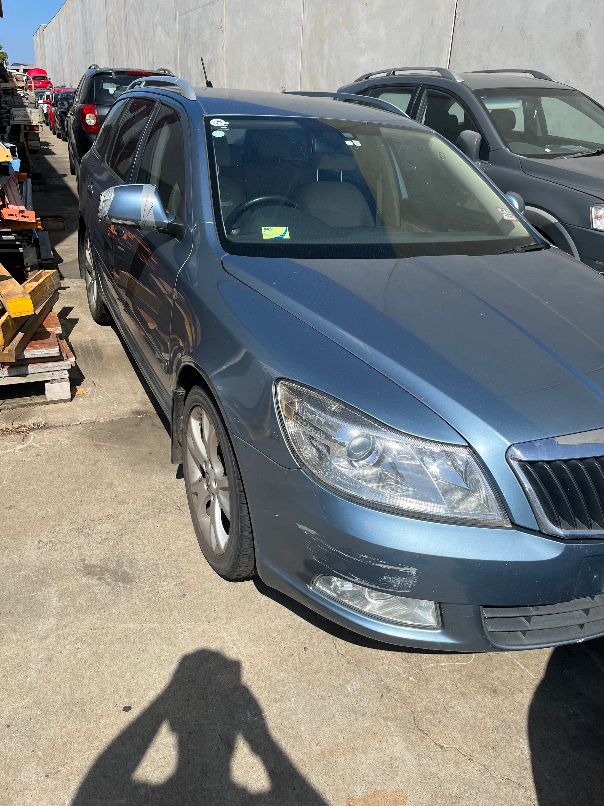 SKODA OCTAVIA 1Z 2011 blue - Right Front Door - AU-219-SK-1LP-D-B