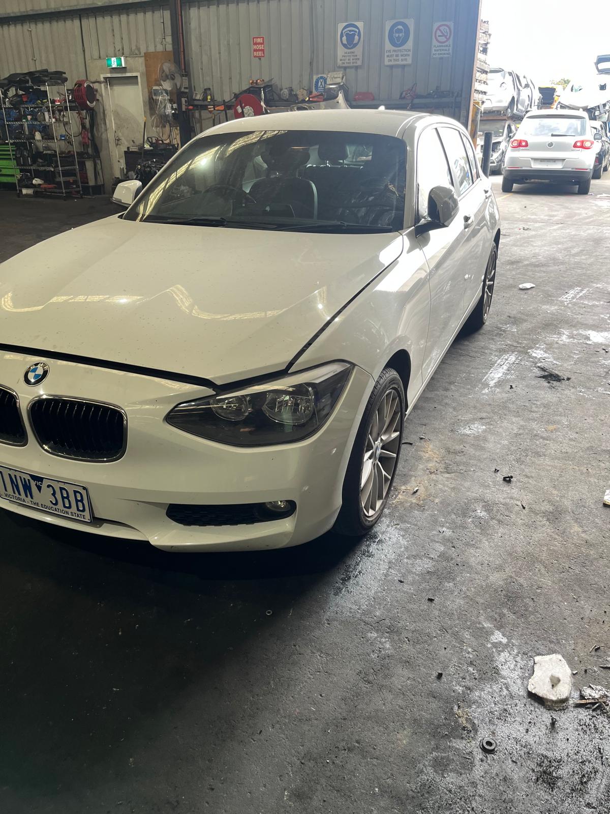 BMW 1 (F20) 118 i 2015 white - Bonnet - AU-219-BM-1-C-D
