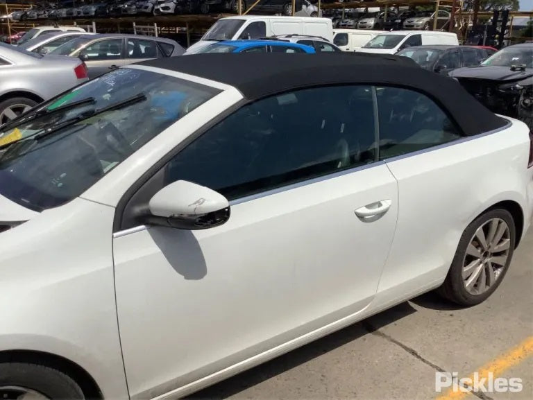 VOLKSWAGEN GOLF Mk6 Convertible 2011 white - Left Front Door - AU-219-VW-2LP-D-A