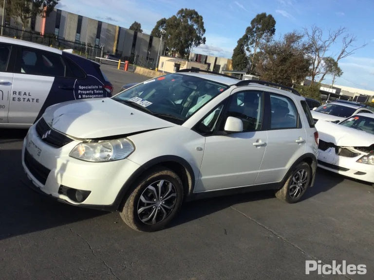 SUZUKI SX4 RW420 2009 white - Left Front Door - AU-219-SZ-4LP-D-A