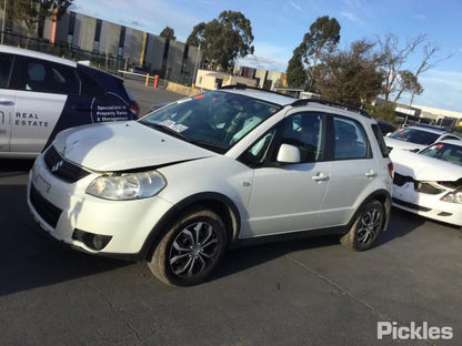 SUZUKI SX4 RW420 2009 white - Left Front Door - AU-219-SZ-4LP-D-A