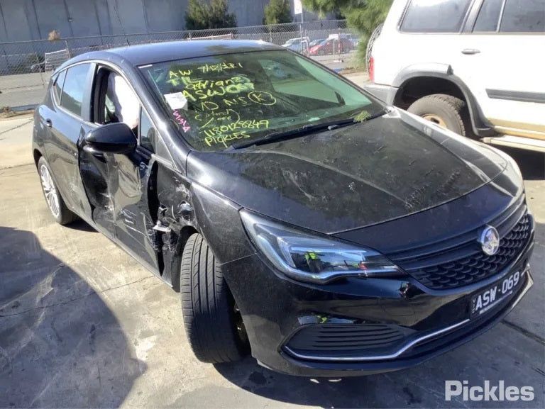 Holden Astra BK 1.4 bonnet