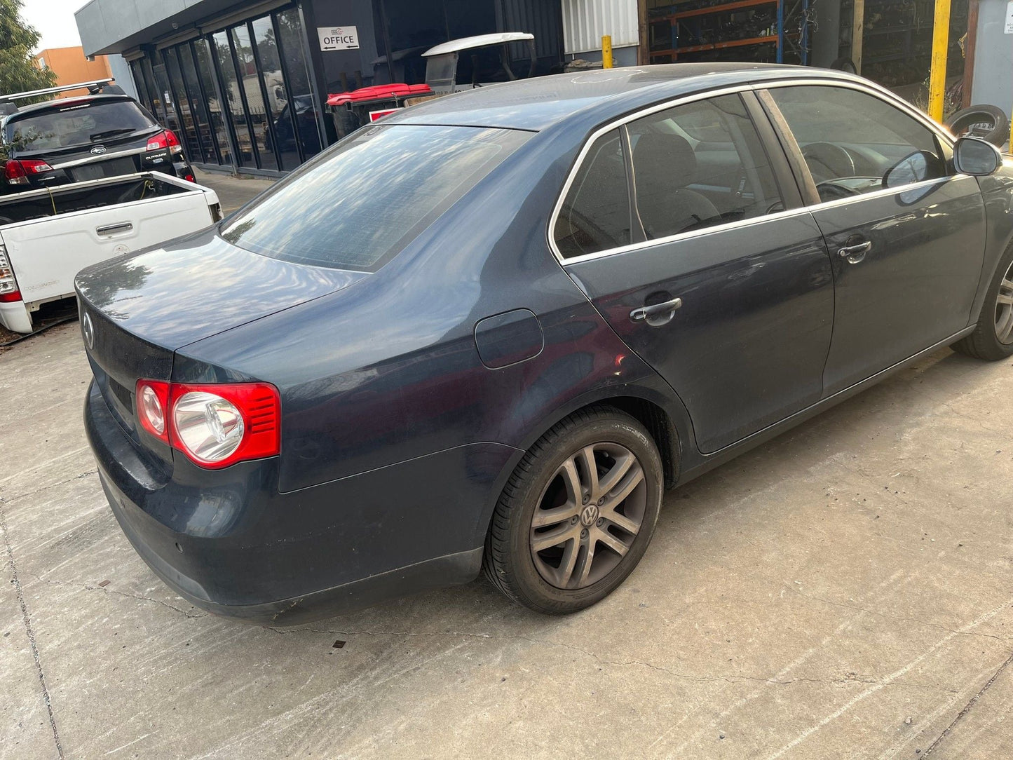 Vw Jetta 1k 2009 Grey Sedan 2l Diesel Turbo Fwd Auto - Rear Shockers/Strut RHR 1K-032147-RHRS