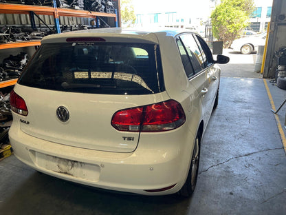 VOLKSWAGEN GOLF Mk6 2011 white - Left Front Door - AU-219-VW-3LP-D-A