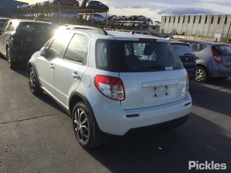 SUZUKI SX4 RW420 2009 white - Left Front Door - AU-219-SZ-4LP-D-A