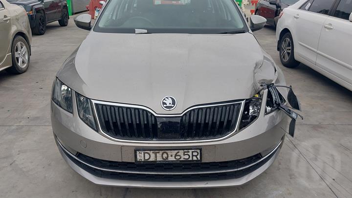 Wrecking/Dismantling Skoda Octavia NE 2018 gold Wagon 1.4L petrol turbo FWD DCT Auto  - ACW264