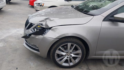 Wrecking/Dismantling Skoda Octavia NE 2018 gold Wagon 1.4L petrol turbo FWD DCT Auto  - ACW264