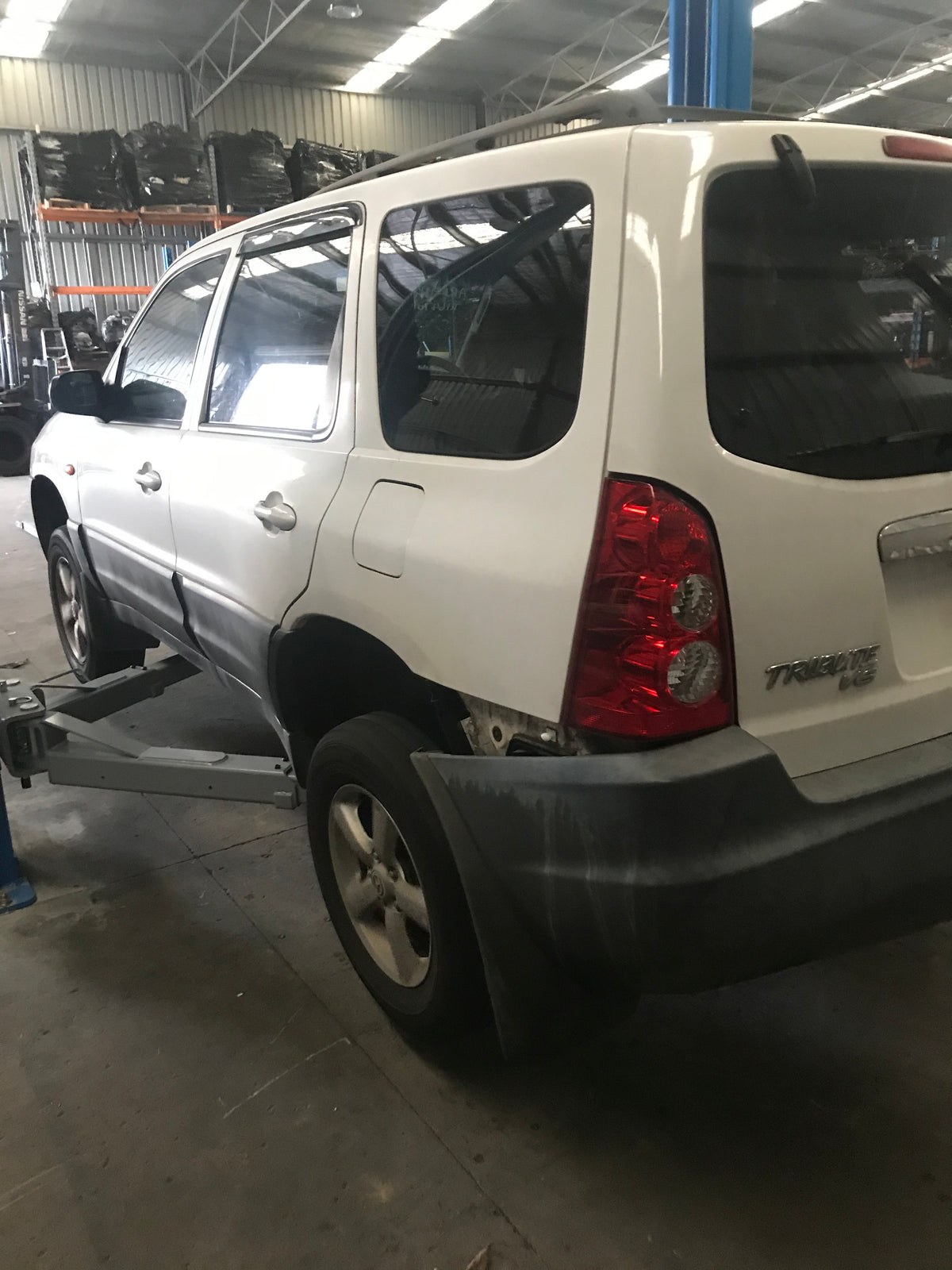 MAZDA TRIBUTE CU 2001 white - Right Rear Door - AU-219-MA-17LP-D-D