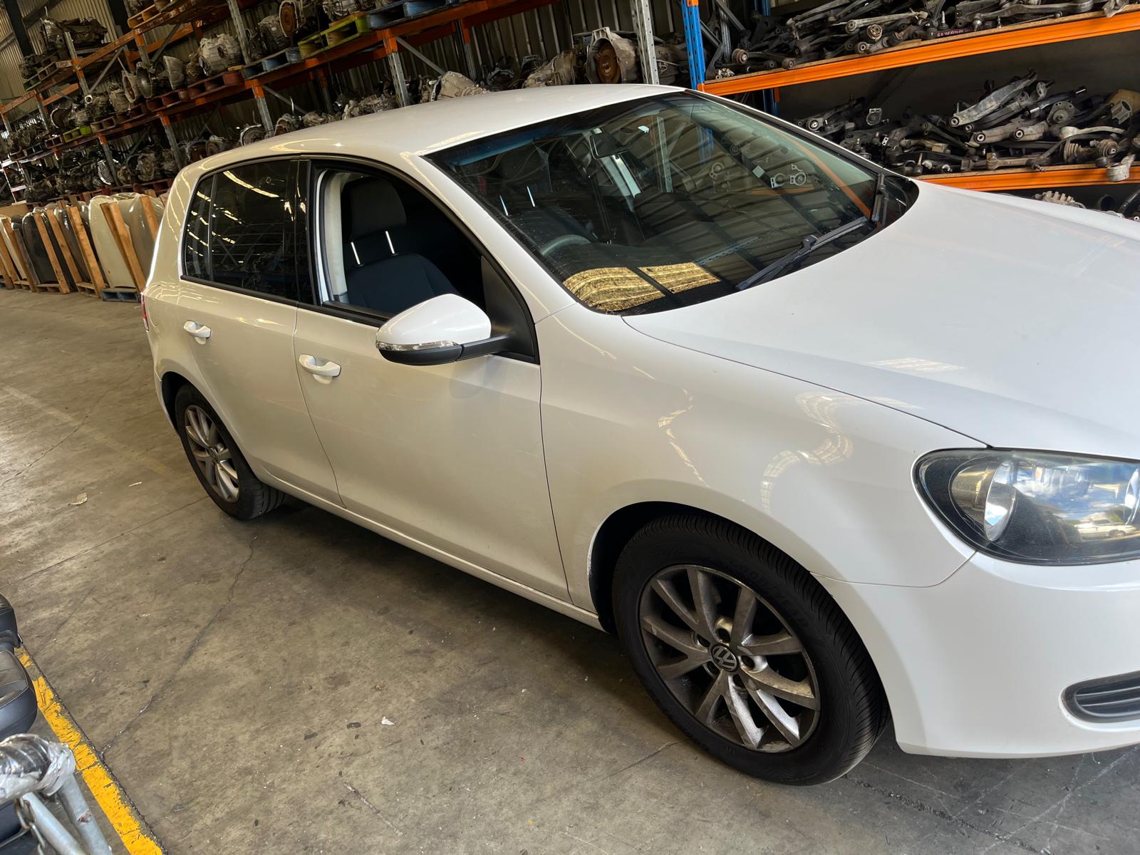 VOLKSWAGEN GOLF Mk6 2011 white - Left Front Door - AU-219-VW-3LP-D-A