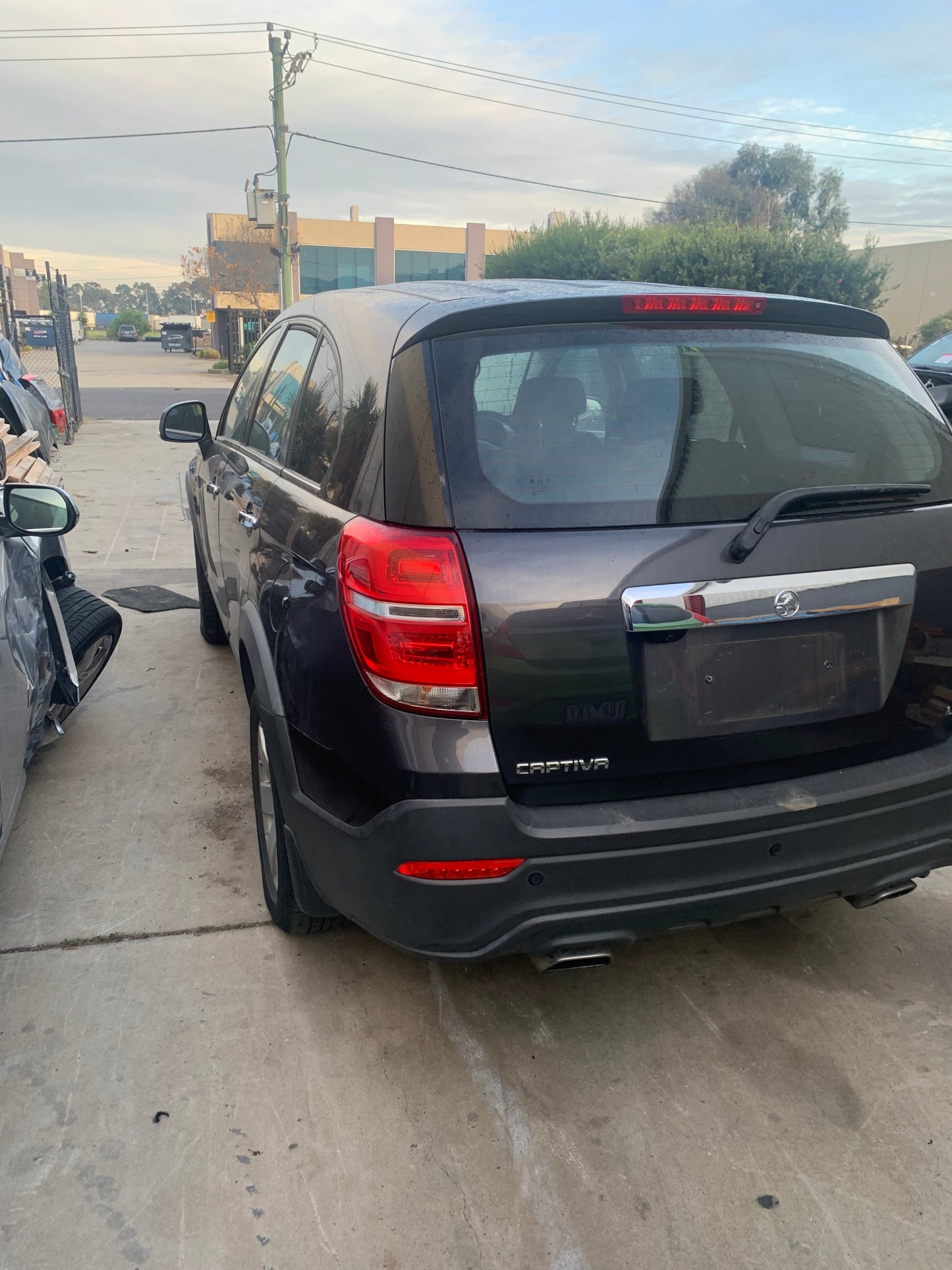 HOLDEN CAPTIVA CG 2014 grey - Right Front Door - AU-219-HL-76LP-D-B