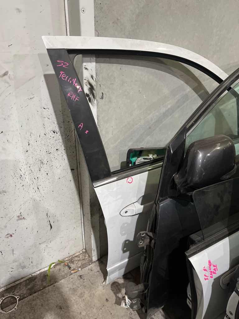 FORD TERRITORY 2013 - Right Front Door - AU-219-FO-2LP-D-B