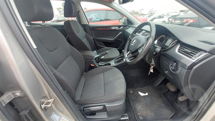 SKODA OCTAVIA III Combi (5E5, 5E6) 1.4 TSI 2018 grey - Power Window Switch - Secondary - AU-219-SK-2-D-T
