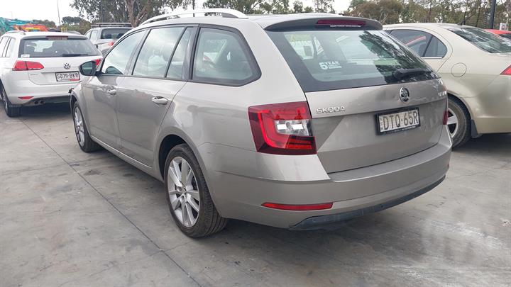 SKODA OCTAVIA III Combi (5E5, 5E6) 1.4 TSI 2018 grey - Left Driveshaft - AU-219-SK-2-B-C