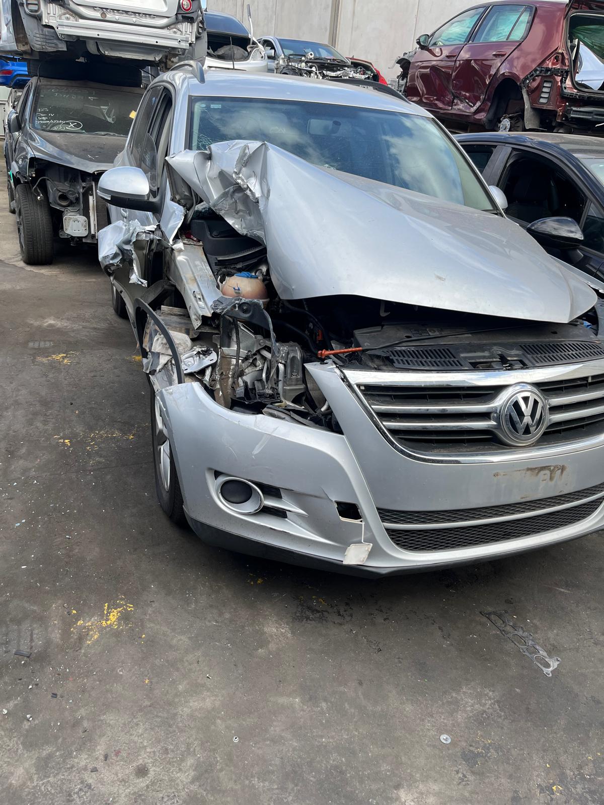 VW TIGUAN (5N_) 2.0 TDI 4motion 2009 silver - Lock Mechanism - Rear - AU-219-VW-9-R-F