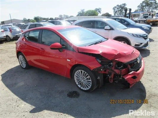 Holden Astra Bk 2017 Red Hatch Petrol Turbo 1.4L Auto Fwd - RH Guard/fender BK056384-RHG