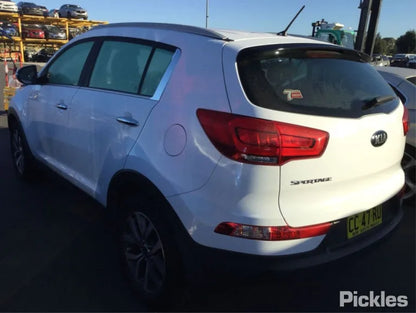 KIA SPORTAGE SL 2015 white - Left Front Door - AU-219-KI-3LP-D-A