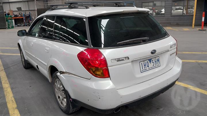 SUBARU OUTBACK BP 2005 white - Right Front Door - AU-219-SU-28LP-D-B