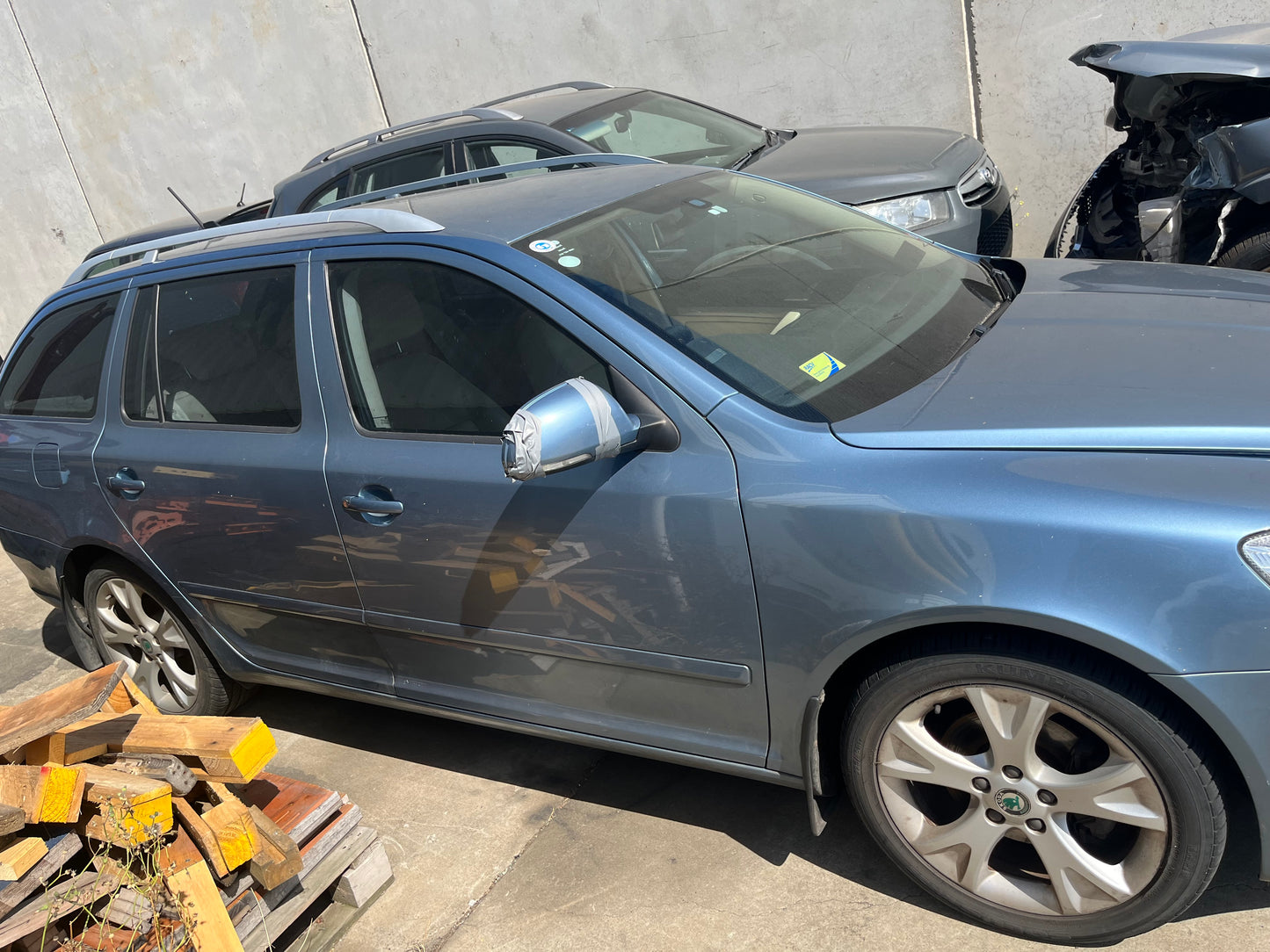 SKODA OCTAVIA 1Z 2011 blue - Right Front Door - AU-219-SK-1LP-D-B