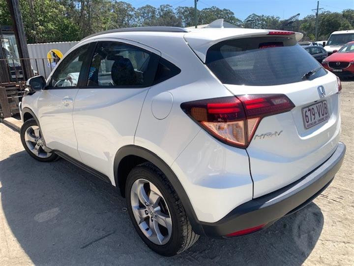 HONDA HR-V RU 2017 white - Right Rear Door - AU-219-HO-8LP-D-D
