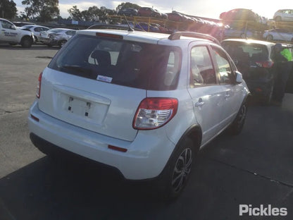 SUZUKI SX4 RW420 2009 white - Right Front Door - AU-219-SZ-4LP-D-B